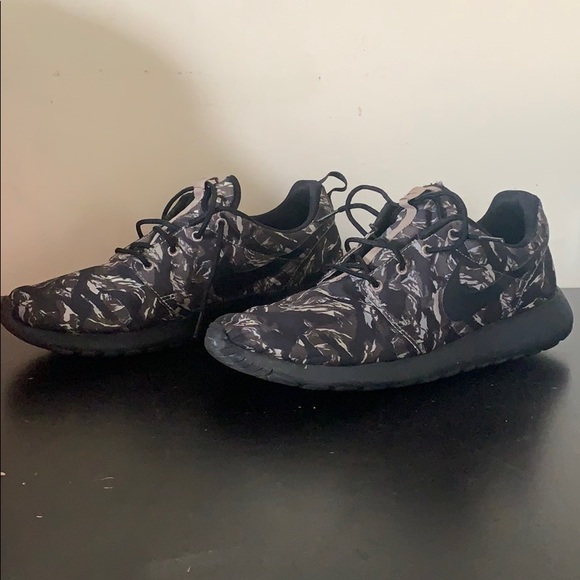 Men’s Nike Roshe Run. - Picture 3 of 5